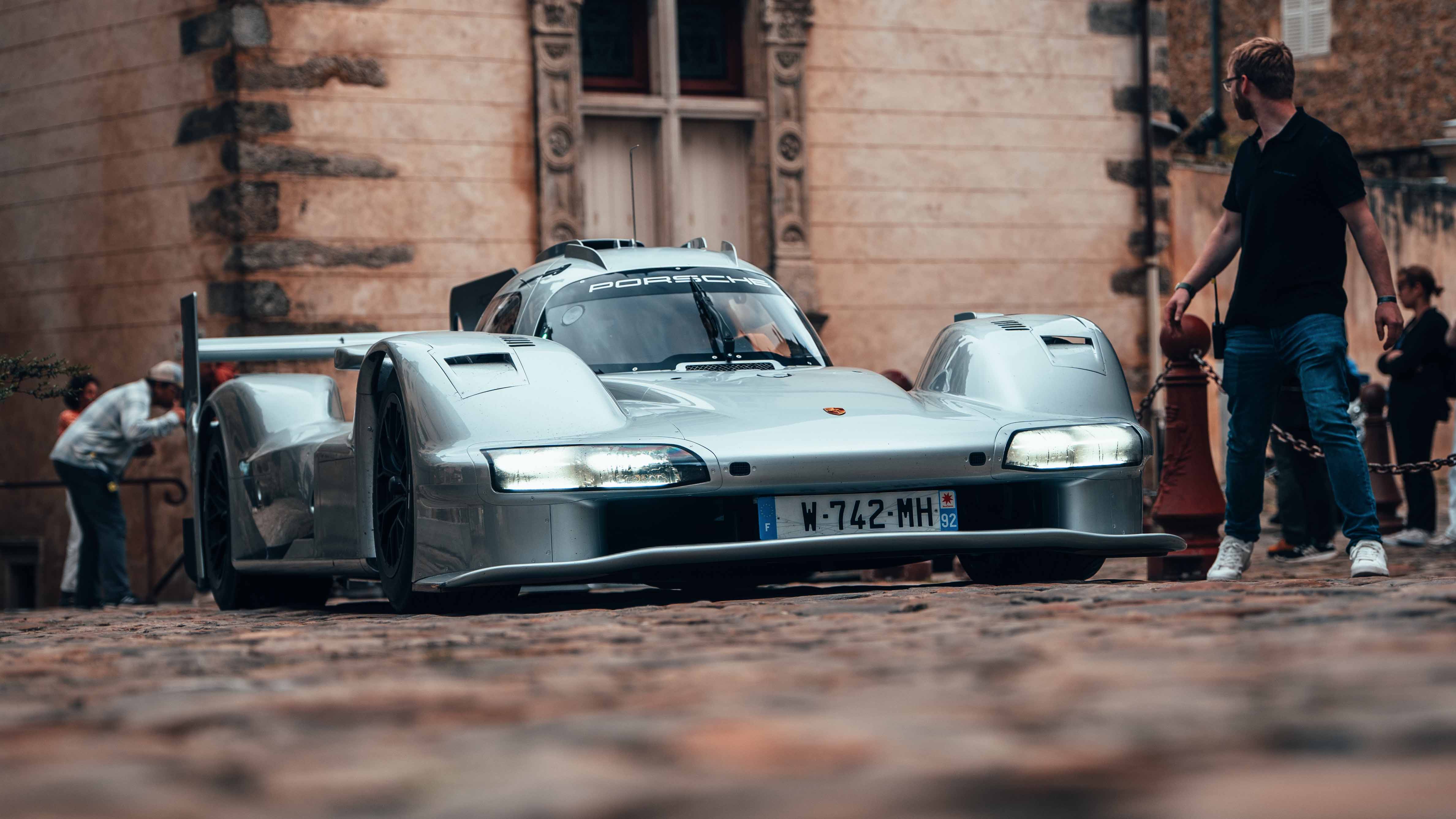 Oh yes, Porsche has built a one-off, 671bhp road-legal* V8 963